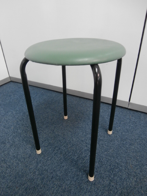 【お客様に好評いただいている丸椅子！！】５脚限定！！
                        -
                                    中古
            