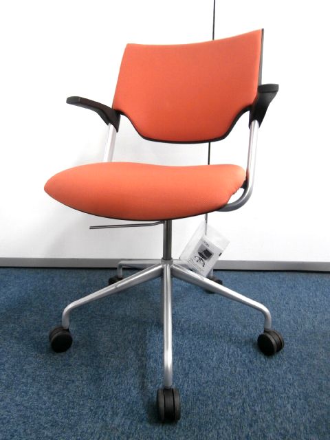 【注目商品！！ミーティングチェア・オレンジカラー】■イトーキ　■レクシブ　■２脚限定　■おつとめ品　■訳あり商品
                        その他シリーズ
                                    中古
            
