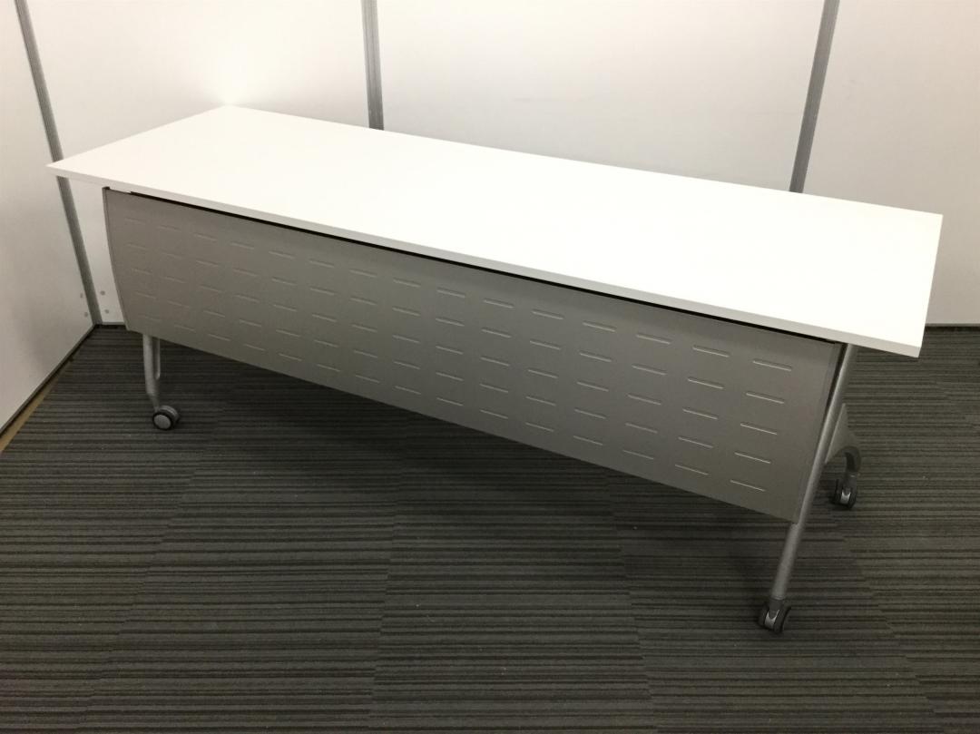 【ロット入荷】ホワイと天板のイトーキ製サイドスタックテーブル　横幅1800mm奥行き600mmの大きめサイズです
                        その他シリーズ
                                    中古
            