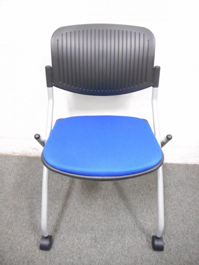 【会議室・休憩室で活躍間違い無し】座面が上げる事で平行スタックが可能な人気商品となります。倉庫在庫で数揃いますので、ロットでお探しの方に是非！
                        その他シリーズ
                                    新古品
            