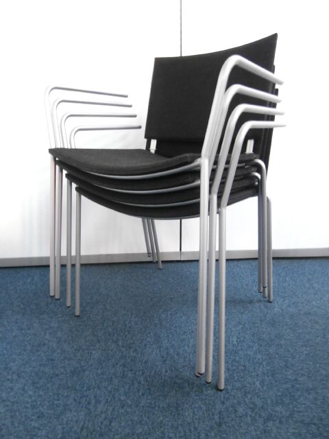 【４脚セット！！肘付スタッキングチェア】■１セット限定　■おつとめ品
                        -
                                    中古
            