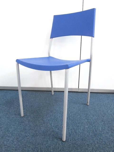 【汚れを拭き取り易いプラスチック製！！】■オカムラ製　■２０脚限定入荷　■おつとめ品
                        その他シリーズ
                                    中古
            