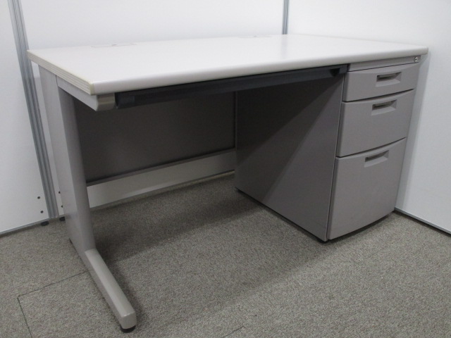 【横幅1200mm、6台入荷！】オフィスの定番、イトーキ(ITOKI)製CZシリーズの片袖机！｜中古オフィス家具｜スチール事務机｜施錠・鍵作成可能｜
                        CZ
                                    中古
            