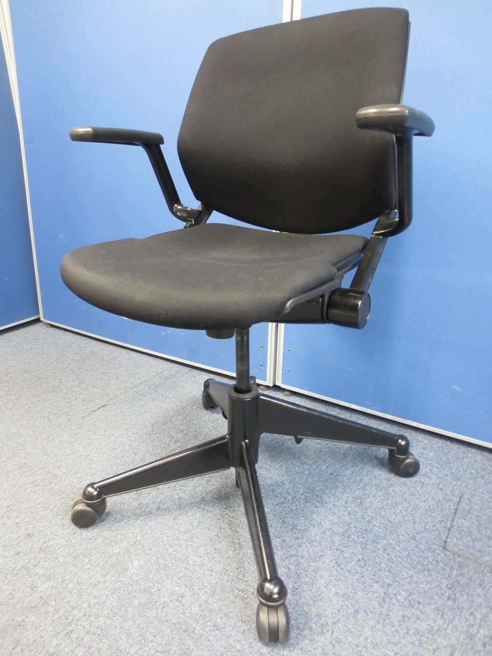【折りたたみ式】コンパクトに収納できるスチールケース(Steelcase)製カートチェア！
                        その他シリーズ
                                    中古
            