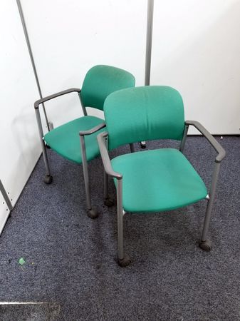 【2脚セット】【コクヨの定番会議イス】会議イス100シリーズ｜定価：21,100円
                        １００シリーズ
                                    中古
            