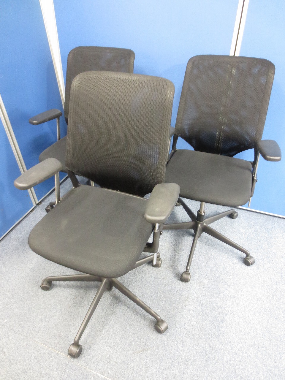 ★大量入荷★【肘つき】【メッシュ】３脚セットヴィトラ(vitra)製オフィスチェア！

                        メダⅡ
                                    中古
            