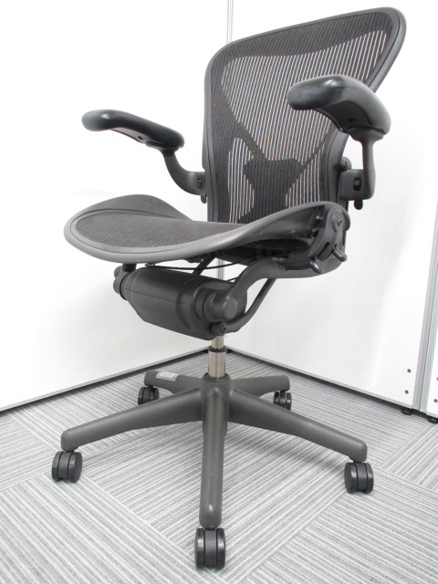 【世界の超高級チェア】ハーマンミラー・アーロンＢタイプ
                        アーロンチェア
                                    中古
            