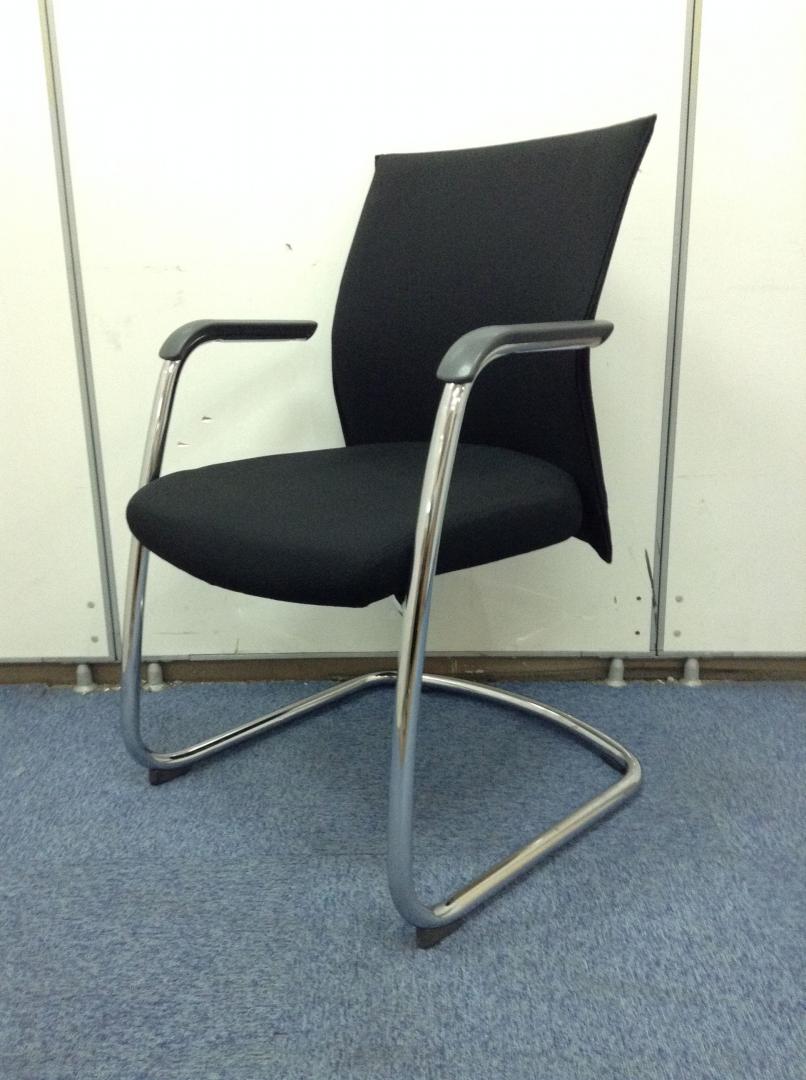 【4脚入荷】ふんわりクッション性のある上質な会議用チェア！
                        エクサージュ
                                    中古
            