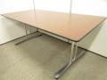 【高級感溢れるテーブル】オカムラ製インターレイス【人気の木目でデザインが映える会議室を！】