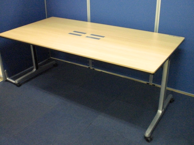 [1台限定!!]岡村製作所製 ミーティングテーブル■コンセントやモジュラーの取付けが可能と万能なテーブルです!!■天板も折りたたみ可能で便利!!
                        インターアクトPRO
                                    中古
            