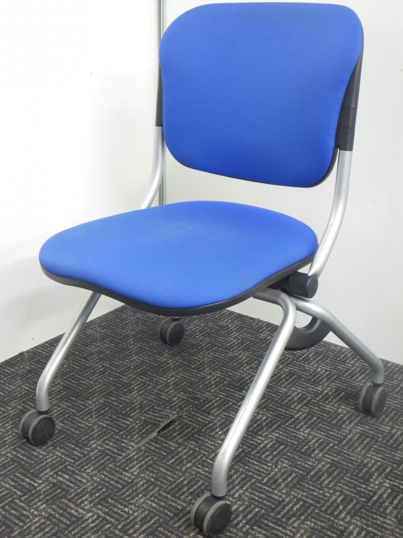 【ネスティングチェア】【ブルー】キャスター付きなので収納が簡単にできます！
                        トーションライン
                                    中古
            