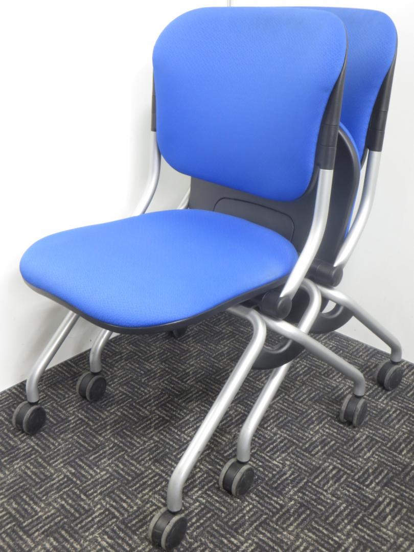 【10％OFF￥12.000→￥10.500】【ネスティングチェア2脚セット】【ブルー】キャスター付きなので収納が簡単にできます！
                        トーションライン
                                    中古
            