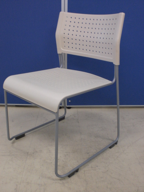 [4脚入荷!!]座面が樹脂の為汚れても拭き取れます!重ねられて収納もラクラク!!
                        その他
                                    中古
            