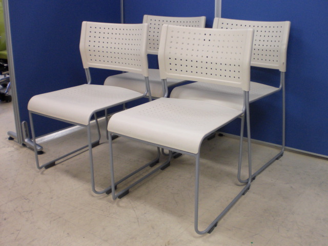 [限定1セット!!]スタッキングチェアの4脚セット!揃いでお探しのお客様におススメ!
                        その他
                                    中古
            