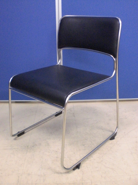 [4脚入荷!!]ブラックでクッションタイプのスタッキングチェア!!【β】
                        その他シリーズ
                                    中古
            