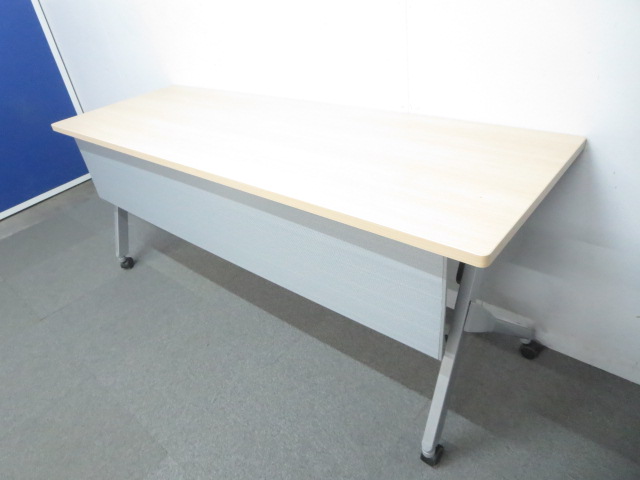 【ラスト1点につきお買い得！】■オカムラ　サイドスタックテーブル　■ナチュラル・幕板付タイプ【W1800×D600mm】
                        フラプター 
                                    中古
            