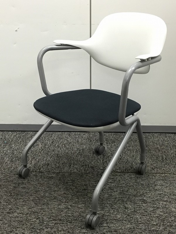 【ロット入荷！！】モノクロカラーのチェア！！背面ホワイト/座面ブラック！！
                        その他シリーズ
                                    中古
            