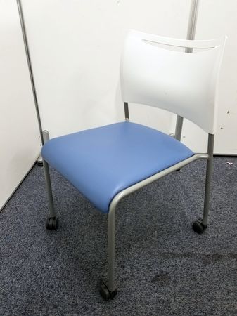 【定番の会議チェア入荷！】明るいブルー　4脚！｜定価：24,000円
                        ライタス
                                    中古
            