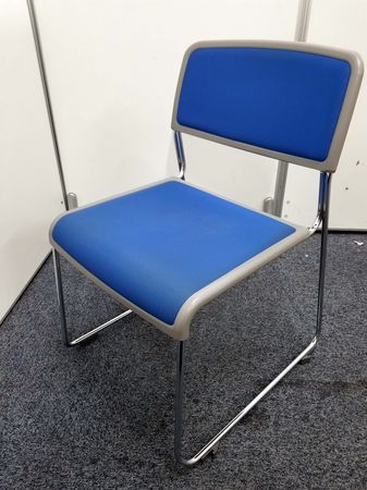 【まとめて入れ替え！12脚入荷】コクヨ製　会議用チェア（スタッキング）
                        その他シリーズ
                                    中古
            