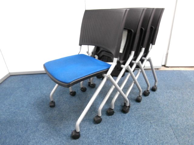 【４脚セット！！ブルー・横に重ねて収納できラクに動かせるキャスター付】■プラス　■１セット限定
                        その他シリーズ
                                    中古
            