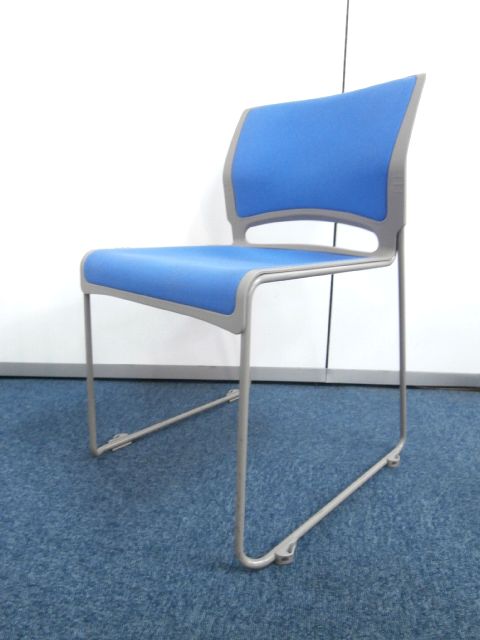 【ブルー色のスタッキングチェア・国産メーカー】■オカムラ製　■おつとめ品
                        その他シリーズ
                                    中古
            