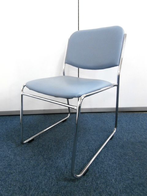 【ビニールレザーで汚れが落としやすいスタッキングチェア】■４脚限定　■おつとめ品
                        -
                                    中古
            