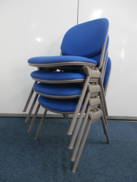 【ブルー鮮やかなスタッキングチェア！！】１セット限定入荷！！
                        トーションライン
                                    中古
            