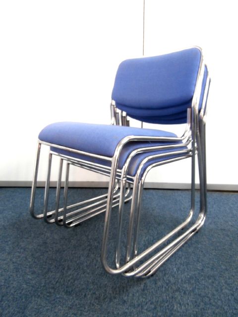 【ブルーのスタッキングチェア！４脚セット！】５セット限定！！
                        -
                                    中古
            