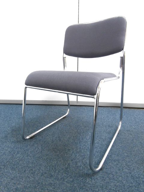 【重ねて収納・グレーのスタッキングチェア】■４脚限定
                        -
                                    中古
            