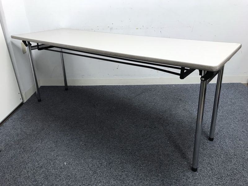 【1台限定の為特価！！！】イトーキの折り畳みテーブルが入荷！奥行き600mmのゆったりタイプ♪
                        その他シリーズ
                                    中古
            