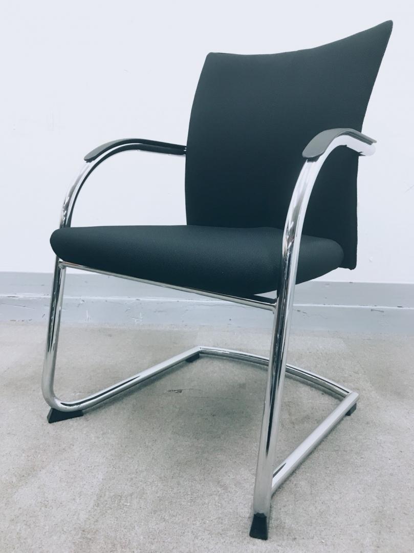 【KS】[状態良好]ワンランク上のミーティングチェア！座面も厚いので長時間の会議にもお勧め！！
                        その他シリーズ
                                    中古
            