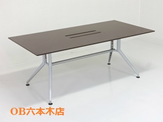 ×【地方倉庫在庫品】天板中央に配線ダクトがあるのでＰＣ作業にも最適!!【752】【RA】
                        その他シリーズ
                                    中古
            