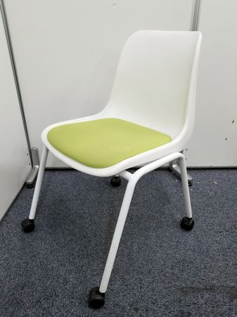 【デザイン性のあるキャスター付き】会議用チェア入荷しました。
                        その他
                                    中古
            