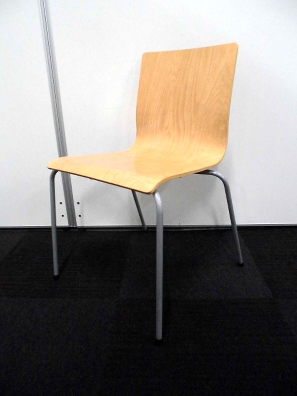 【柔和な！】便利なスタッキングチェアです！キャスター無しです。【木の温かみ！】
                        その他シリーズ
                                    中古
            