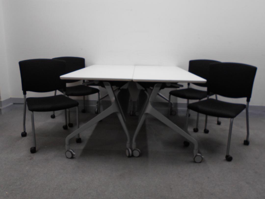 【KS】[4名会議セット]コクヨ製　スタックテーブル　幅1800㎜　2台&キャスター付き　スタッキングチェア　4脚[セミナー仕様のレイアウトにも変更可能]
                        エピファイ
                                    中古
            