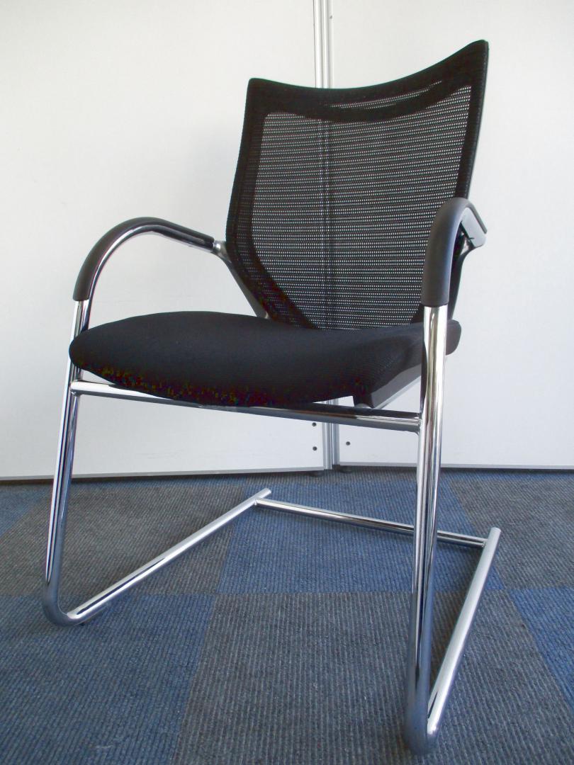 【高級感溢れるチェア！】ブラック色のミーティングチェア【背もたれがメッシュです！】
                        バロン
                                    中古
            