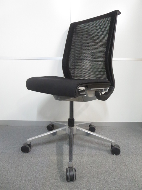 【長時間座る人のための椅子！】■スチールケース製　シンクチェア　３Ｄニット　ブラック　■自動調整機能で快適な座り心地！【在庫入替のためお得！】
                        シンクチェア（2014年以前モデル）
                                    中古
            