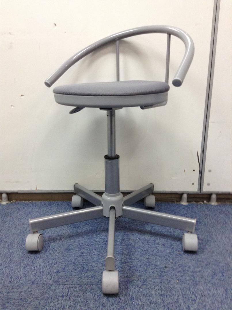 【レア！7脚入荷】背もたれが付いたキャスター付き昇降式丸イス！
                        その他シリーズ
                                    中古
            