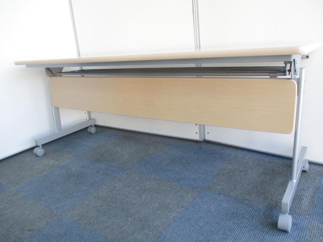 【セミナー・会議の必需品！】使用しない際は折りたたみ収納！【女性に優しい幕板付き！】
                        　
                                    中古
            