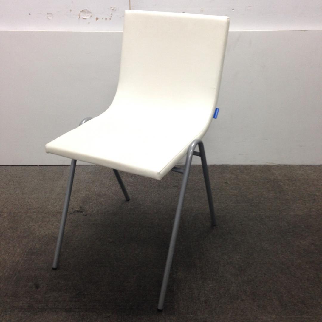 【早割20％オフ！】【4脚入荷】ホワイトチェアでエントランスに如何でしょうか。
                        その他シリーズ
                                    中古
            