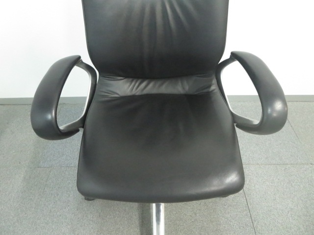 中古】CXグランデチェア CX64ZX-P558 オカムラ/okamura 肘付