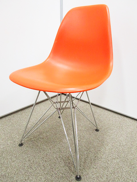 【正規品　Vitra社製】イームズ サイドシェルチェア オレンジ【エッフェルベース】
                        その他シリーズ
                                    中古
            