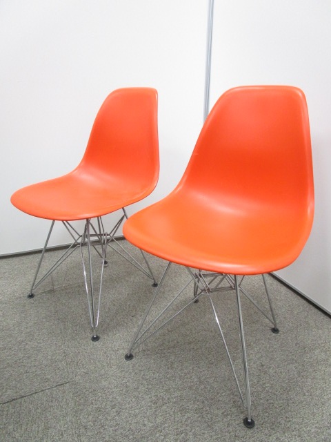 【2脚セット商品】ヴィトラ社イームズ サイドシェルチェア2脚セット オレンジ【エッフェルベース】
                        その他シリーズ
                                    中古
            