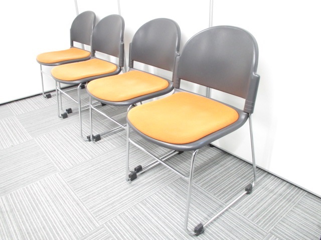 【4脚セット】ミーティングチェア　スタッキングタイプ　座面：オレンジ　場所取らず収納できます。
                        その他シリーズ
                                    中古
            
