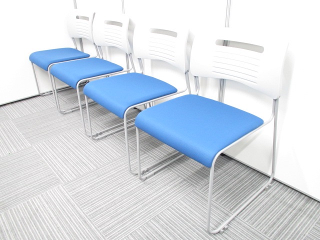 【4脚セット】ミーティングチェア　スタッキングタイプ　座面:ブルー　場所取らず収納できます。
                        その他シリーズ
                                    新古品
            