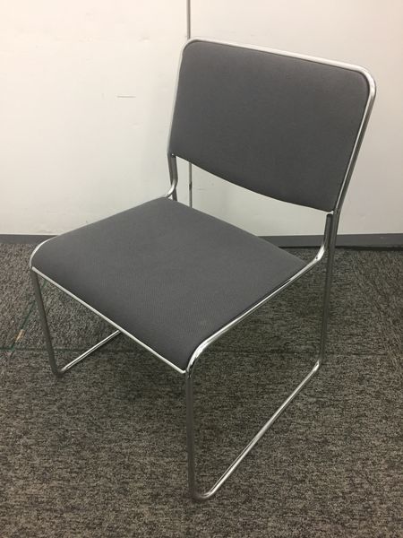 【8脚入荷！重ねて収納】シンプルなグレーのスタッキングチェア！　
                        その他シリーズ
                                    中古
            