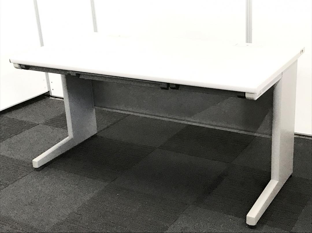 【限定60％ＯＦＦ】【部材欠け、欠品有ですが】幅1400、広々使えるデスクです【使用上問題御座いませんっ！！】
                        CZ
                                    中古
            