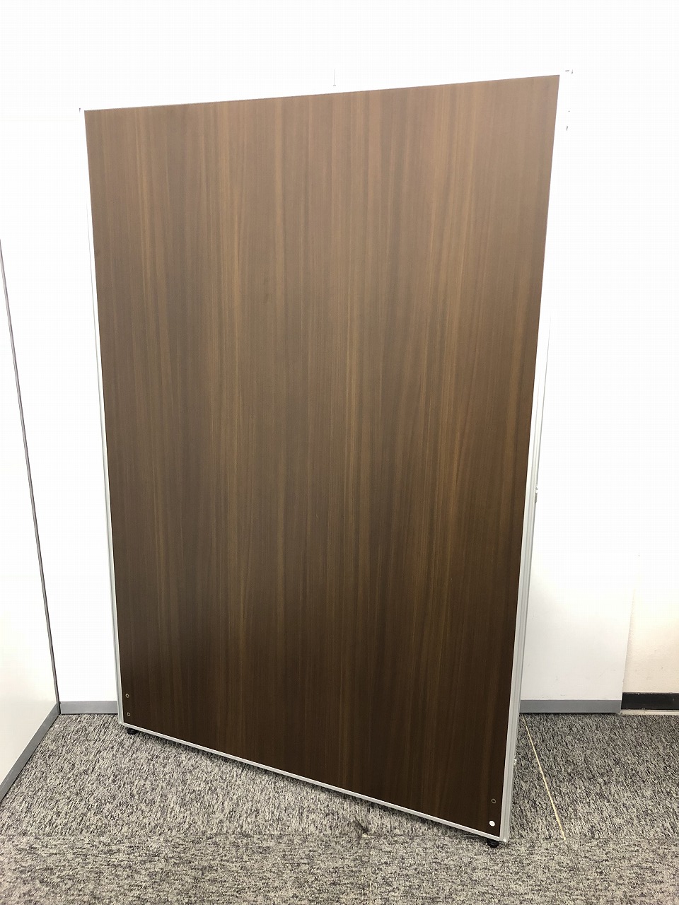 【2台入荷】お洒落な木目調パーテーション　空間を仕切るのに最適です
                         
                                    中古
            