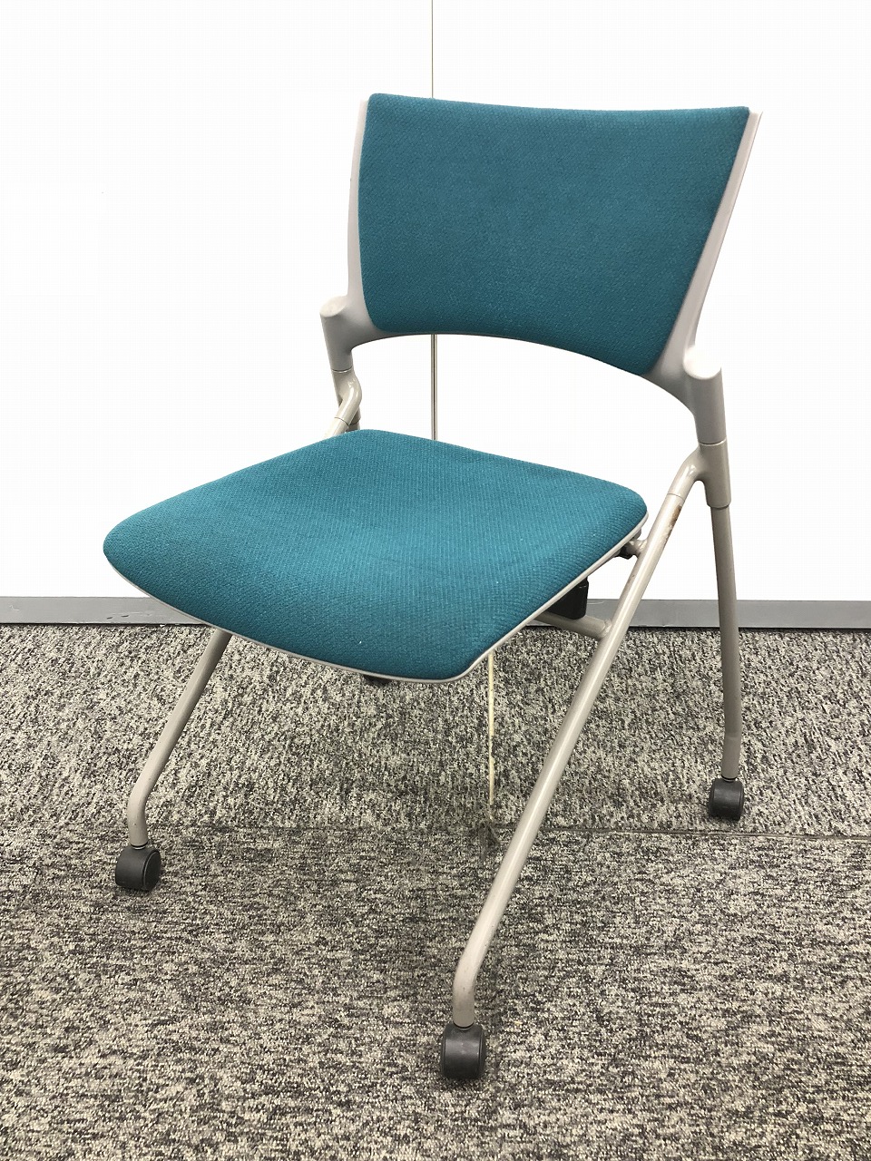 フィット感が良く、長時間使用でも疲労感の少ないチェアです！！	【おつとめ品】
                        マノス
                                    中古
            