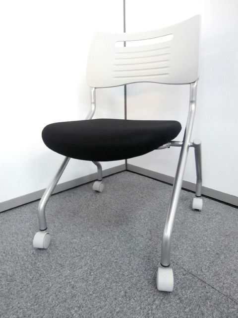 【未使用商品・新古品のネスティングチェア】■井上金庫販売　■ブラック　■１２脚限定
                        その他シリーズ
                                    中古
            